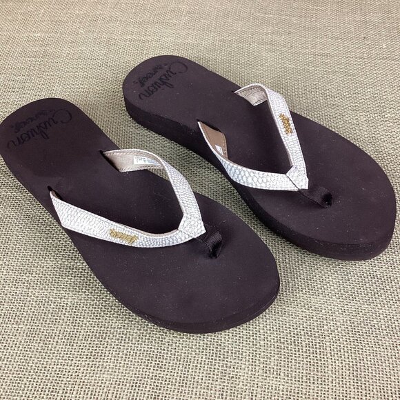 Reef Cushion White Flip flops. SIze 9 - Picture 1 of 5